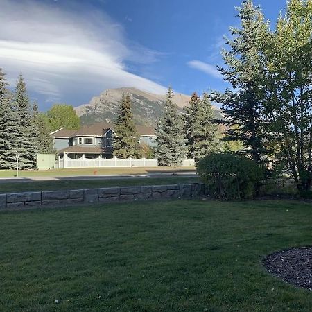 New! Cozy Rocky Mountain Chalet Managed By Little Sister Getaways Канмор Екстериор снимка
