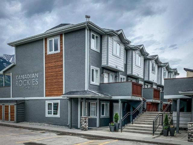 New! Cozy Rocky Mountain Chalet Managed By Little Sister Getaways Канмор Екстериор снимка